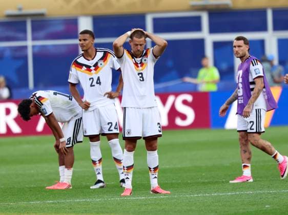 FOXBOROUGH, MASSACHUSETTS - JUNE 29: Players of Germany look dejected during the FIFA World Cup, WM, Weltmeisterschaft, Fussball 2026 Round of 32 match between Germany and Paraguay at Boston Stadium on June 29, 2026 in Foxborough, Massachusetts.  Copyright: xVCGx 111651322438