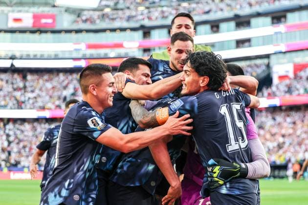 June 29, 2026, Foxborough, Ma, United States of America: Paraguay players celebrate their 4Ã¢â‚¬3 penalty shootout victory over Germany, securing a place in the Round of 16 during the FIFA World Cup, WM, Weltmeisterschaft, Fussball 2026 Round of 32 match at Boston Stadium, in Foxborough, United States, on Monday, June 29, 2026.(Foto: Brazil Photo Press Brazil Photo Press) INTERNATIONAL Foxborough United States of America - ZUMAv122 0860361251st Copyright: xWilliamxVolcovx