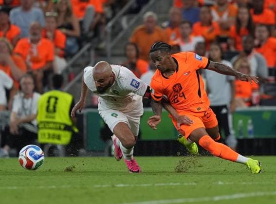 Netherlands v Morocco - FIFA World Cup, WM, Weltmeisterschaft, Fussball 2026 - Round of 32 MONTERREY, MEXICO - JUNE 29: Crysencio Summerville (24) of Netherlands in action against Noussair Mazraoui (3) of Morocco during the 2026 FIFA World Cup Round of 32 match between Netherlands and Morocco at Estadio BBVA (Monterrey Stadium) in Monterrey, Mexico on June 29, 2026. Juancho Torres Anadolu Nuevo Leon Mexico. Editorial use only. Please get in touch for any other usage.  Copyright: x2026xAnadoluxJuanchoxTorresx