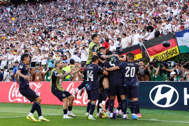 FOXBOROUGH, MASSACHUSETTS - JUNE 29: Players of Paraguay celebrate victory after the FIFA World Cup, WM, Weltmeisterschaft, Fussball 2026 Round of 32 match between Germany and Paraguay at Boston Stadium on June 29, 2026 in Foxborough, Massachusetts.  Copyright: xWuxZhizhaox 111651327718