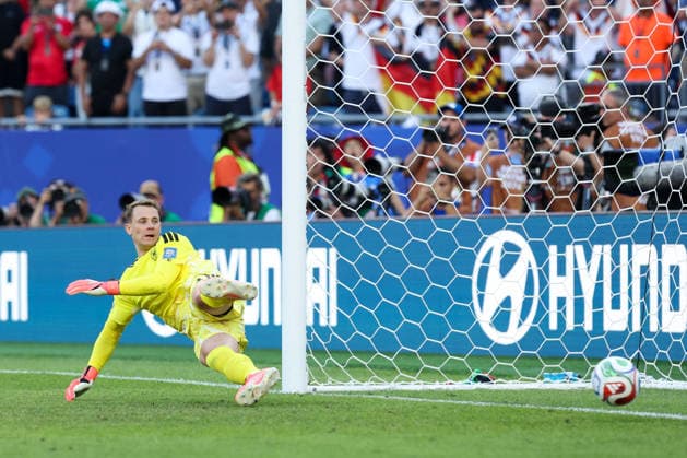 FOXBOROUGH, MASSACHUSETTS - JUNE 29: Manuel Neuer of Germany reacts during the penalty shootout during the FIFA World Cup, WM, Weltmeisterschaft, Fussball 2026 Round of 32 match between Germany and Paraguay at Boston Stadium on June 29, 2026 in Foxborough, Massachusetts.  Copyright: xWuxZhizhaox 111651327727
