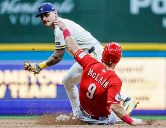 Milwaukee Brewers third baseman Joey Ortiz forces out Cincinnati Reds second baseman Matt McLain on a fielders choice hit by Cincinnati Reds designated hitter Elly de la Cruz in the seventh inning of the MLB, Baseball Herren, USA game between the Cincinnati Reds and the Milwaukee Brewers at American Family Field in Milwaukee, Wisconsin on Monday, June 29, 2026.  MIL20260629837 TANNENxMAURY