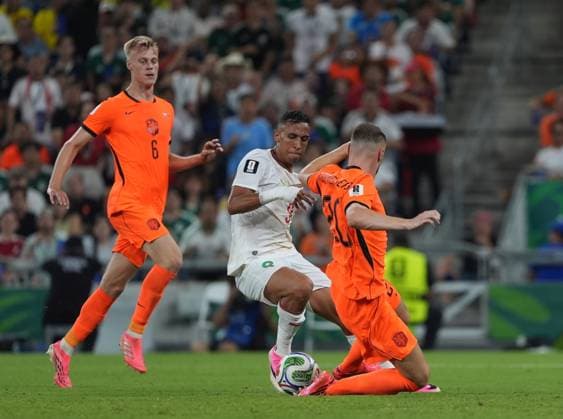 Netherlands v Morocco - FIFA World Cup, WM, Weltmeisterschaft, Fussball 2026 - Round of 32 MONTERREY, MEXICO - JUNE 29: Teun Koopmeiners (20) of Netherlands in action against Soufiane Rahimi (9) of Morocco during the 2026 FIFA World Cup Round of 32 match between Netherlands and Morocco at Estadio BBVA (Monterrey Stadium) in Monterrey, Mexico on June 29, 2026. Juancho Torres Anadolu Nuevo Leon Mexico. Editorial use only. Please get in touch for any other usage.  Copyright: x2026xAnadoluxJuanchoxTorresx