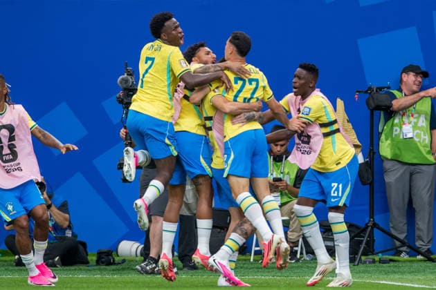 June 29, 2026: Brazil forward Gabriel Martinelli (22) celebrates his goal with teammates during a FIFA World Cup, WM, Weltmeisterschaft, Fussball Round of 32 match between Brazil and Japan in Houston, TX. .. CSM FIFA World Cup 2026: Brazil Vs Japan JUN 29  - ZUMAc04_ 20260629_zma_c04_102 Copyright: xTraskxSmithx