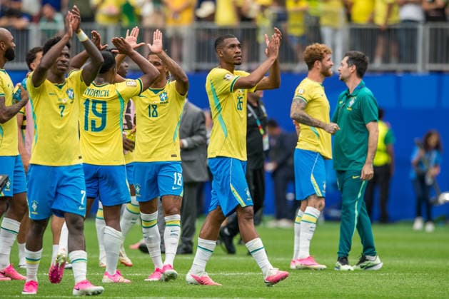June 29, 2026: Brazil team members celebrate a victory after a FIFA World Cup, WM, Weltmeisterschaft, Fussball Round of 32 match between Brazil and Japan in Houston, TX. .. CSM FIFA World Cup 2026: Brazil Vs Japan JUN 29  - ZUMAc04_ 20260629_zma_c04_132 Copyright: xTraskxSmithx