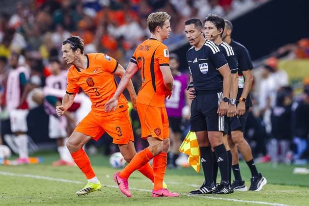 MONTERREY, 29-06-2026, Monterrey Stadium, Match between Morocco and The Netherlands during the World Cup 2026. Picture shows player substitution , Netherlands player Maarten de Roon for Netherlands player Frenkie de Jong Morocco - The Netherlands (World Cup 2026)  x204748851x Copyright: