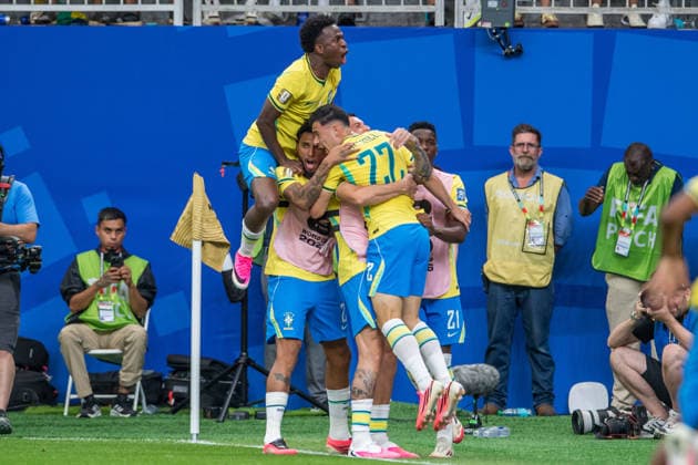 June 29, 2026: Brazil forward Gabriel Martinelli (22) celebrates his goal with teammates during a FIFA World Cup, WM, Weltmeisterschaft, Fussball Round of 32 match between Brazil and Japan in Houston, TX. .. CSM - ZUMAc04_ 20260629_zma_c04_124 Copyright: xTraskxSmithx