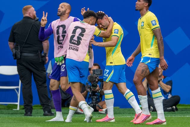 June 29, 2026: Brazil forward Gabriel Martinelli (22) celebrates his goal with teammates during a FIFA World Cup, WM, Weltmeisterschaft, Fussball Round of 32 match between Brazil and Japan in Houston, TX. .. CSM - ZUMAc04_ 20260629_zma_c04_127 Copyright: xTraskxSmithx