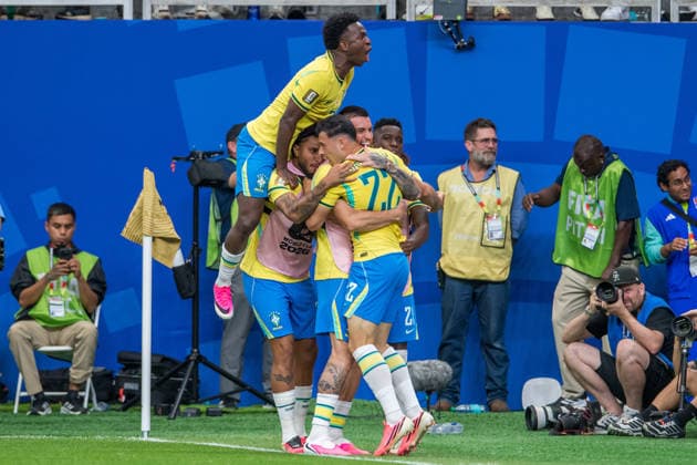 June 29, 2026: Brazil forward Gabriel Martinelli (22) celebrates his goal with teammates during a FIFA World Cup, WM, Weltmeisterschaft, Fussball Round of 32 match between Brazil and Japan in Houston, TX. .. CSM - ZUMAc04_ 20260629_zma_c04_138 Copyright: xTraskxSmithx