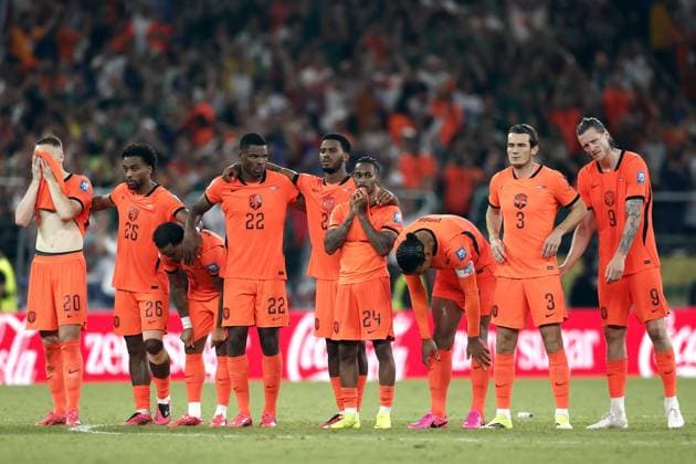MONTERREY - (lr) Teun Koopmeiners of the Netherlands, Quinten Timber of the Netherlands, Justin Kluivert of the Netherlands, Denzel Dumfries of the Netherlands, Jorrel Hato of the Netherlands, Crysencio Summerville of the Netherlands, Virgil van Dijk of the Netherlands, Marten de Roon of the Netherlands, Wout Weghorst of the Netherlands, Jan Paul van Hecke of the Netherlands disappointment following the 2026 FIFA World Cup, WM, Weltmeisterschaft, Fussball knockout phase match between the Netherlands and Morocco at Monterrey Stadium on June 29, 2026, in Monterrey, Mexico. ROBIN VAN LONKHUIJSEN ANP FIFA World Cup 2026 - round of 32 2026 xVIxANPxSportx xxANPxIVx 562422704 originalFilename: 562422704.jpg