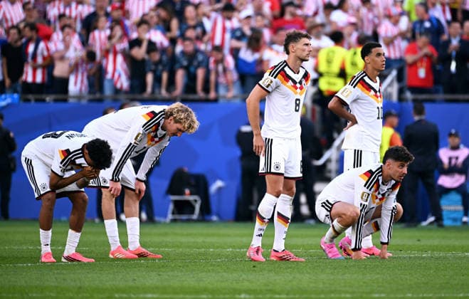 Fussball, Länderspiel, Herren, FIFA World Cup, WM, Weltmeisterschaft, Fussball 2026, Fussball-Weltmeisterschaft, USA, Sechzehntelfinale, Gilette Stadium Boston: Deutschland - Paraguay 3:4 n.E.; Nathaniel Brown (GER), Nick Woltemade (GER), Leon Goretzka (GER), Kai Havertz (GER), Jamal Musiala (GER). Enttäuschung, Frust, Aktion. *** Soccer, International Match, Men s, 2026 FIFA World Cup, Soccer World Cup, USA, Round of 32, Gillette Stadium, Boston: Germany vs. Paraguay 3–4 (a.e.t.) Nathaniel Brown (GER), Nick Woltemade (GER), Leon Goretzka GER, Kai Havertz GER, Jamal Musiala GER Disappointment, Frustration, Action