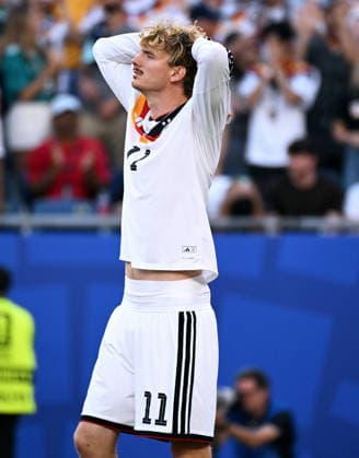 Fussball, Länderspiel, Herren, FIFA World Cup, WM, Weltmeisterschaft, Fussball 2026, Fussball-Weltmeisterschaft, USA, Sechzehntelfinale, Gilette Stadium Boston: Deutschland - Paraguay 3:4 n.E.; Nick Woltemade (GER) nach seinem verschossenen Elfmeter. Enttäuschung, Frust, Aktion. *** Soccer, International Match, Men s, 2026 FIFA World Cup, Soccer World Cup, USA, Round of 32, Gilette Stadium, Boston, Germany vs. Paraguay 3–4 (a.e.t.), Nick Woltemade (GER) after missing his penalty kick: disappointment, frustration, action