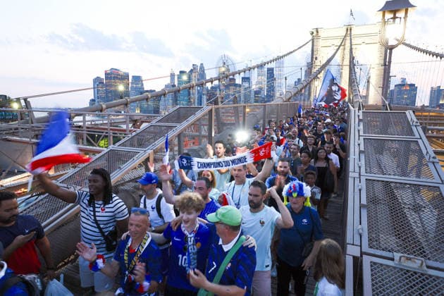 2026 World Cup - French Supporters on The Brooklyn Bridge - NYC French supporters is taking over the Brooklyn Bridge ahead of France vs Sweden during the FIFA World Cup, WM, Weltmeisterschaft, Fussball in New York on June 29, 2026. Photo by Charles Guerin ABACAPRESS.COM New York City NY United Arab Emirates  Copyright: xGuerinxCharles ABACAx