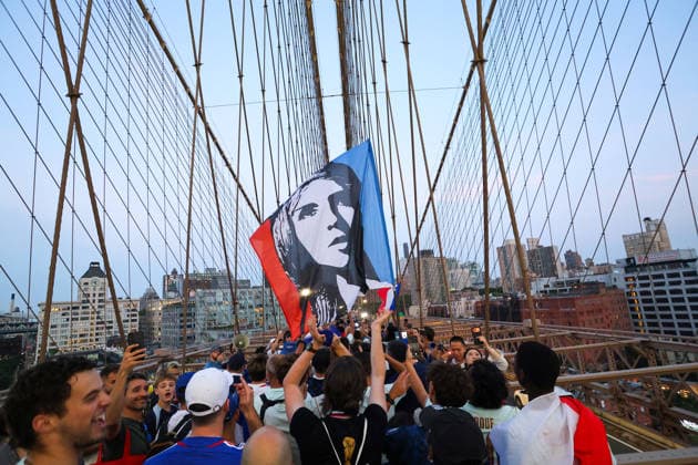 2026 World Cup - French Supporters on The Brooklyn Bridge - NYC French supporters is taking over the Brooklyn Bridge ahead of France vs Sweden during the FIFA World Cup, WM, Weltmeisterschaft, Fussball in New York on June 29, 2026. Photo by Charles Guerin ABACAPRESS.COM New York City NY United Arab Emirates  Copyright: xGuerinxCharles ABACAx