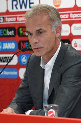 Fußball 3. Liga Pressekonferenz Rot-Weiss Essen am 30.06.2026 im Stadion an der Hafenstraße in Essen RWE AG wird neuer Hauptsponsor von Rot-Weiss Essen Michael Marhofer ( Vorsitzender der Geschäftsführung ifm ) *** Soccer 3rd Division Press Conference: Rot-Weiss Essen on June 30, 2026, at the Hafenstraße Stadium in Essen; RWE AG Becomes New Main Sponsor of Rot-Weiss Essen; Michael Marhofer, Chairman of the Executive Board at ifm xRx