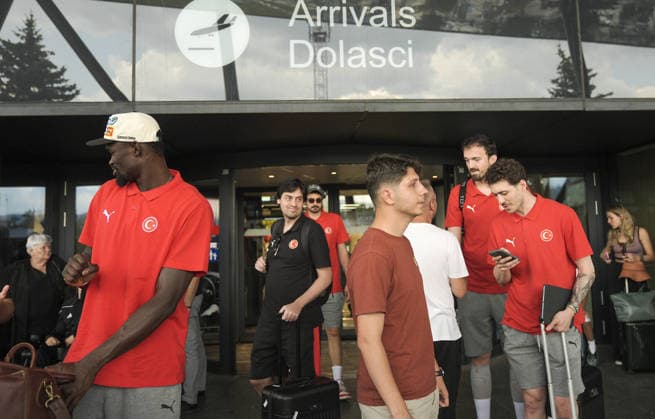 Arrival of Turkiye basketball team at Sarajevo Airport SARAJEVO, BOSNIA AND HERZEGOVINA - JUNE 30: Turkish national basketball team arrives at Sarajevo Airport, Bosnia and Herzegovina on June 30, 2026, ahead of the upcoming FIBA Basketball World Cup 2027 European Qualifiers between Bosnia and Herzegovina and Turkiye. Samir Jordamovic Anadolu Sarajevo Bosnia and Herzegovina. Editorial use only. Please get in touch for any other usage.  Copyright: x2026xAnadoluxSamirxJordamovicx