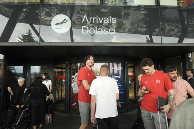 Arrival of Turkiye basketball team at Sarajevo Airport SARAJEVO, BOSNIA AND HERZEGOVINA - JUNE 30: Turkish national basketball team arrives at Sarajevo Airport, Bosnia and Herzegovina on June 30, 2026, ahead of the upcoming FIBA Basketball World Cup 2027 European Qualifiers between Bosnia and Herzegovina and Turkiye. Samir Jordamovic Anadolu Sarajevo Bosnia and Herzegovina. Editorial use only. Please get in touch for any other usage.  Copyright: x2026xAnadoluxSamirxJordamovicx