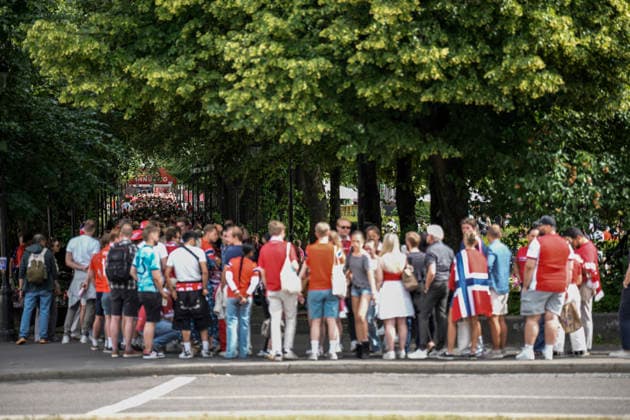 World Cup 2026 Oslo 20260630. Long queues to entry the Fotball in the city center to watch the FIFA World Cup, WM, Weltmeisterschaft, Fussball match between Norway and Ivory Coast. Photo: Stian Lysberg Solum NTB Oslo Norway EDITORIAL USE ONLY. RESTRICTED USE FOR BETTING COMPANIES Ref:_SPOMdc6ZQLOuSI.jpg *** 2026 World Cup Oslo 20260630 Long lines to enter the soccer stadium in the city center to watch the FIFA World Cup match between Norway and the Ivory Coast Photo: Stian Lysberg Solum, NTB, Oslo, Norway EDITORIAL USE ONLY; RESTRICTED USE FOR BETTING COMPANIES  Copyright: xStianxLysbergxSolumx xNTBx