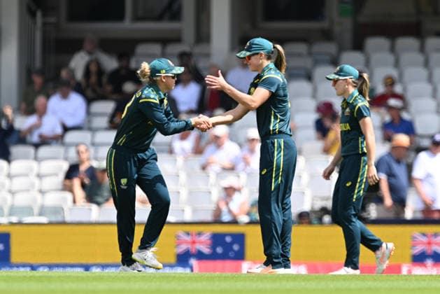 Australia Women v West Indies Women, ICC Women s T20 World Cup, Semi-Final Phoebe Litchfield of Australia and Ellyse Perry of Australia do a little jig as they come out to field ahead of the ICC Women s T20 World Cup semi final match between Australia Women and West Indies Women at the Oval, London, UK on 30 June 2026. London Oval London UK Editorial use only , Copyright: xGrahamxHuntx PSI-24453-0006