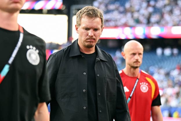 Fussball, Länderspiel, Herren, FIFA World Cup, WM, Weltmeisterschaft, Fussball 2026, Fussball-Weltmeisterschaft, USA, Sechzehntelfinale, Gilette Stadium Boston: Deutschland - Paraguay 3:4 n.E.; Bundestrainer Julian Nagelsmann (GER) verlässt enttäuscht den Platz. Enttäuschung, Frust, Aktion. *** Soccer, International Match, Men s, 2026 FIFA World Cup, World Cup, USA, Round of 32, Gilette Stadium, Boston, Germany vs. Paraguay 3–4 (a.e.t.), German national team coach Julian Nagelsmann (GER) leaves the field disappointed, Disappointment, Frustration, Action
