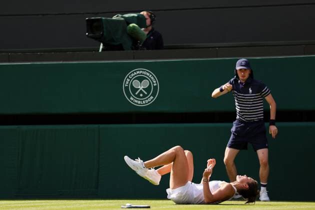 Lois Boisson falls over during her first round match Wimbledon Tennis Championships, Day 2, The All England Lawn Tennis and Croquet Club, London, UK - 30 Jun 2026London The All England Lawn Tennis and United Kingdom  Copyright: xEllaxLing Shutterstockx 16964204bq