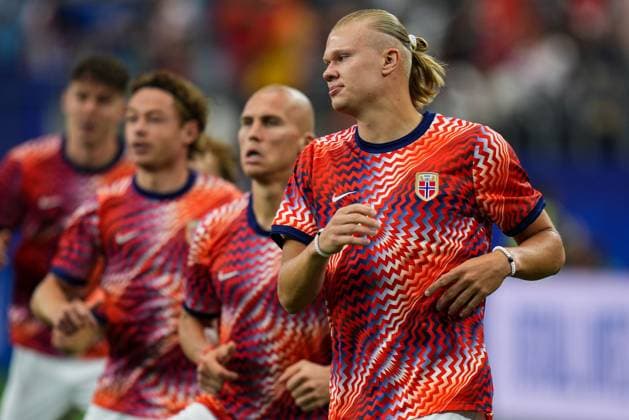 Erling Haaland of Norway warms up Ivory Coast v Norway, 2026 FIFA World Cup, WM, Weltmeisterschaft, Fussball Round of 32, Football, Dallas Stadium, Arlington, Texas, USA - 30 Jun 2026Arlington Dallas Stadium Texas (TX) United States of America  Copyright: xIsmaelxAdnan Shutterstockx 16970308h