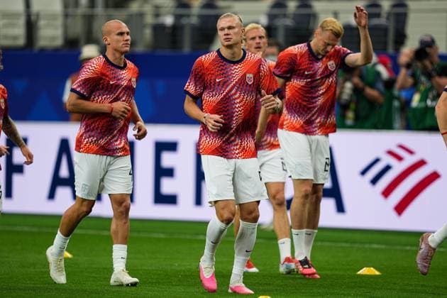Erling Haaland of Norway warms up Ivory Coast v Norway, 2026 FIFA World Cup, WM, Weltmeisterschaft, Fussball Round of 32, Football, Dallas Stadium, Arlington, Texas, USA - 30 Jun 2026Arlington Dallas Stadium Texas (TX) United States of America  Copyright: xIsmaelxAdnan Shutterstockx 16970308i