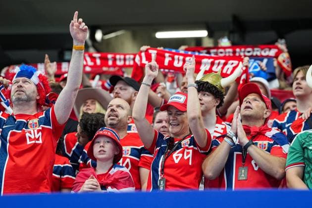 Norway fans cheer after the national anthem Ivory Coast v Norway, 2026 FIFA World Cup, WM, Weltmeisterschaft, Fussball Round of 32, Football, Dallas Stadium, Arlington, Texas, USA - 30 Jun 2026Arlington Dallas Stadium Texas (TX) United States of America  Copyright: xIsmaelxAdnan Shutterstockx 16970308at