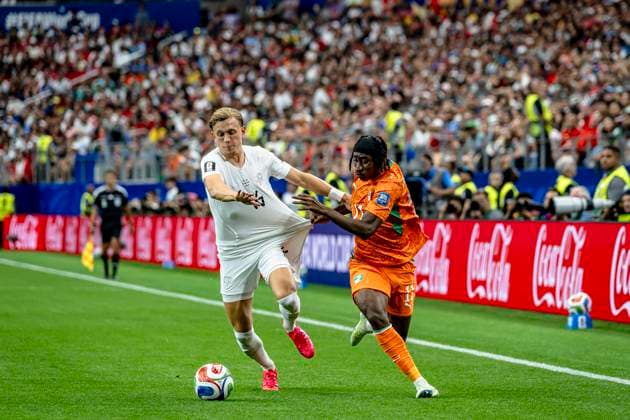 DALLAS - (lr) Marcus Pedersen Holmgren of Norway and Yan Diomande of Ivory Coast during the 2026 World Cup match between Ivory Coast and Norway at Dallas Stadium on June 30, 2026, in Dallas, United States. (Photo by Stefan Koops EYE4IMAGES DeFodi Images) - *** DALLAS — Marcus Pedersen Holmgren of Norway and Yan Diomande of Ivory Coast during the 2026 World Cup match between Ivory Coast and Norway at Dallas Stadium on June 30, 2026, in Dallas, United States. Photo by Stefan Koops, EYE4IMAGES, DeFodi Images