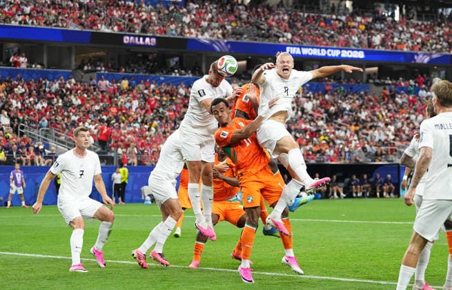 Erling Haaland (Norway) heads during Ivory Coast and Norway, Round of 32 FIFA World Cup, WM, Weltmeisterschaft, Fussball 2026, Dallas Stadium, Arlington, United States on June 30, 2026. Thor Wegner DeFodi Images. (Photo by DeFodi Images) - *** Erling Haaland of Norway heads the ball during the match between Ivory Coast and Norway in the Round of 32 of the 2026 FIFA World Cup at Dallas Stadium in Arlington, United States, on June 30, 2026. Photo by Thor Wegner, DeFodi Images