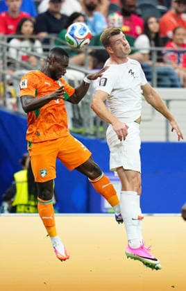 (260701) -- DALLAS, July 1, 2026 -- Ghislain Konan (L) of Cote d Ivoire vies for a header against Alexander Sorloth of Norway during the round of 32 match between Cote d Ivoire and Norway at the 2026 FIFA World Cup, WM, Weltmeisterschaft, Fussball at Dallas Stadium in Dallas, the United States, June 30, 2026. ) (SP)U.S.-DALLAS-FOOTBALL-FIFA WORLD CUP-ROUND OF 32-CIV VS NOR JiaxHaocheng 
