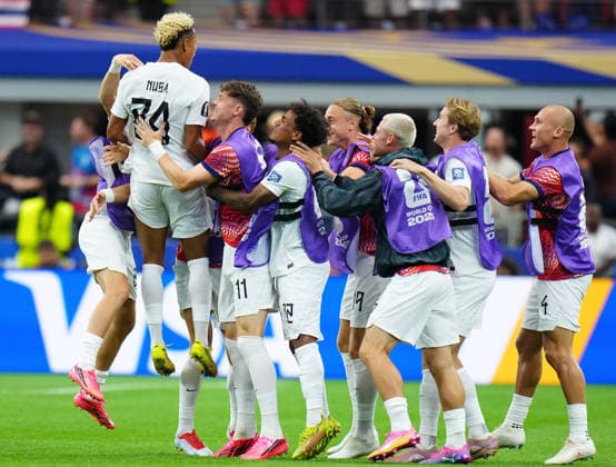 (260701) -- DALLAS, July 1, 2026 -- Antonio Nusa (up) of Norway celebrates with teammates after scoring during the round of 32 match between Cote d Ivoire and Norway at the 2026 FIFA World Cup, WM, Weltmeisterschaft, Fussball at Dallas Stadium in Dallas, the United States, June 30, 2026. ) (SP)U.S.-DALLAS-FOOTBALL-FIFA WORLD CUP-ROUND OF 32-CIV VS NOR JiaxHaocheng 