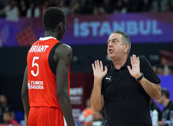 Puerto Rico v Turkiye - FIBA U17, U 17 Basketball World Cup ISTANBUL, TURKIYE - JUNE 30: Head coach Hasan Ozmeric of Turkiye gives tactics to his players during the FIBA U17 Basketball World Cup match between Puerto Rico and Turkiye at the Basketball Development Center on June 30, 2026, in Istanbul, Turkiye. Esra Bilgin Anadolu Istanbul Turkey. Editorial use only. Please get in touch for any other usage.  Copyright: x2026xAnadoluxEsraxBilginx