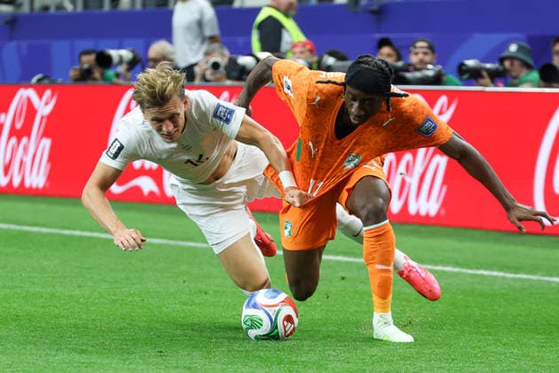 ARLINGTON, TX - JUNE 30: Marcus Holmgren Pedersen 16 of Norway drags Yan Diomande 11 of Cote d Ivoire down to ground during the FIFA World Cup, WM, Weltmeisterschaft, Fussball 2026 Round of 32 match between CÃ te d Ivoire and Norway on June 30, 2026, at Dallas Stadium in Dallas, Texas. (Photo by David Buono Icon Sportswire) SOCCER: JUN 30 FIFA World Cup 26 Round of 32 - CÃ te d Ivoire vs Norway EDITORIAL USE ONLY Icon260630015