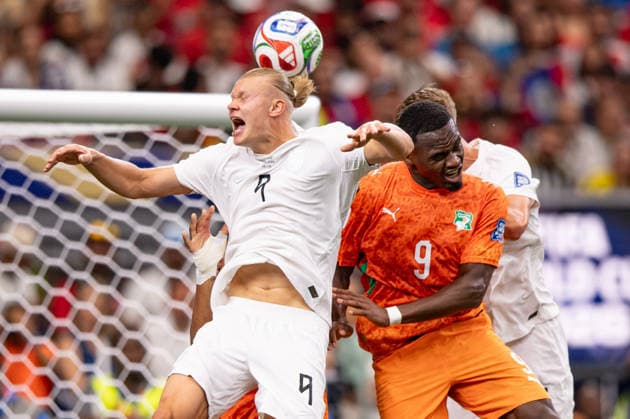 Ivory Coast vs. Norway DALLAS, TX - 30.06.2026: IVORY COAST VS. NORWAY - Erling Haaland of Norway and Ange-Yoan Bonny of Ivory Coast challenge for possession of the ball during the 2026 FIFA World Cup, WM, Weltmeisterschaft, Fussball match between Ivory Coast and Norway at Dallas Stadium in Arlington, Texas, United States, on June 30, 2026. (Photo by Riquelve Nata Sports Press Photo) (Riquelve Nata Sports Press Photo SPP) (Photo: Daniel Cymbalista Fotoarena) x2975289x  DanielxCymbalista