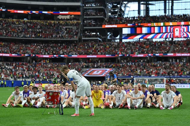 ARLINGTON, TEXAS - JUNE 30: Martin odegaard of Norway leads the Viking row celebration after the FIFA World Cup, WM, Weltmeisterschaft, Fussball 2026 Round Of 32 match between Group E Runners Up and Group I Runner-Up at Dallas Stadium on June 30, 2026 in Arlington, Texas.  Copyright: xMBxMediax