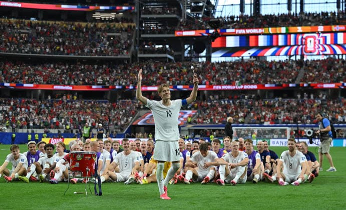 ARLINGTON, TEXAS - JUNE 30: Martin odegaard of Norway leads the Viking row celebration after the FIFA World Cup, WM, Weltmeisterschaft, Fussball 2026 Round Of 32 match between Group E Runners Up and Group I Runner-Up at Dallas Stadium on June 30, 2026 in Arlington, Texas.  Copyright: xMBxMediax