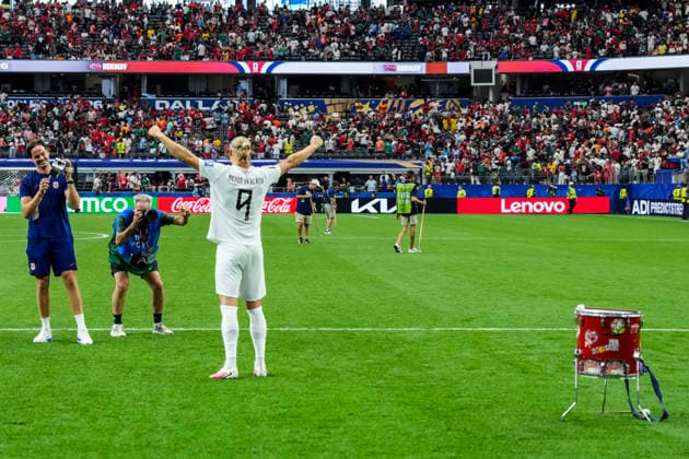 World Cup 2026: Ivory Coast - Norway Arlington, Texas , USA 20260630. Norway s Erling Braut Haaland after the match in the round of 16 between Ivory Coast and Norway during the 2026 FIFA World Cup, WM, Weltmeisterschaft, Fussball at the Dallas Stadium. Photo: Fredrik Varfjell NTB Arlington, Texas United States EDITORIAL USE ONLY. RESTRICTED USE FOR BETTING COMPANIES Ref:_SPO1Tu5s_TUy40.jpg *** 2026 World Cup: Ivory Coast vs. Norway, Arlington, Texas, USA, June 30, 2026. Norway’s Erling Braut Haaland after the Round of 16 match between Ivory Coast and Norway during the 2026 FIFA World Cup at Dallas Stadium. Photo: Fredrik Varfjell, NTB. Arlington, Texas, United States. EDITORIAL USE ONLY. RESTRICTED USE FOR BETTING COMPANIES.  Copyright: xFredrikxVarfjellx xNTBx
