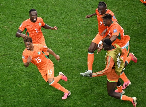 (260701) -- DALLAS, July 1, 2026 -- Amad Diallo (down L) of Cote d Ivoire celebrates with teammates after scoring during the round of 32 match between Cote d Ivoire and Norway at the 2026 FIFA World Cup, WM, Weltmeisterschaft, Fussball at Dallas Stadium in Dallas, the United States, June 30, 2026. ) (SP)U.S.-DALLAS-FOOTBALL-FIFA WORLD CUP-ROUND OF 32-CIV VS NOR WuxXiaoling 