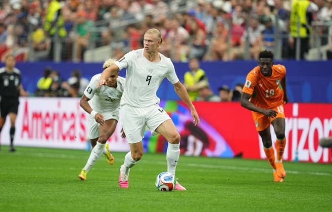 Erling Haaland (Norway) controls the ball during Ivory Coast and Norway, Round of 32 FIFA World Cup, WM, Weltmeisterschaft, Fussball 2026, Dallas Stadium, Arlington, United States on June 30, 2026. Thor Wegner DeFodi Images. (Photo by DeFodi Images) - *** Erling Haaland of Norway controls the ball during the match between Ivory Coast and Norway in the Round of 32 of the 2026 FIFA World Cup at Dallas Stadium in Arlington, United States, on June 30, 2026. Photo by DeFodi Images, Thor Wegner