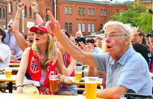 30.06.2026, Berlin - Deutschland. Fußball-WM der Männer, Norwegen vs Elfenbeinküste, Kulturbrauerei im Prenzlauer Berg *** June 30, 2026, Berlin, Germany: Men s World Cup, Norway vs. Ivory Coast, Kulturbrauerei in Prenzlauer Berg