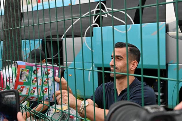 Iranian national team, Nationalteam FIFA World Cup, WM, Weltmeisterschaft, Fussball 2026 leave Tijuana, Mexico camp back home to Iran TIJUANA, MEXICO - JUNE 30: Iran s defender 03 Ehsan Hajsafi and teammates sign autographs for fans as they leave the Marriott Hotel at their Tijuana base camp ahead of the Iran National Team s departure following its elimination from the 2026 World Cup football tournament in Tijuana, Mexico on Tuesday, June 30, 2026. Carlos A. Moreno Anadolu Tijuana Mexico. Editorial use only. Please get in touch for any other usage.  Copyright: x2026xAnadoluxCarlosxA.xMorenox