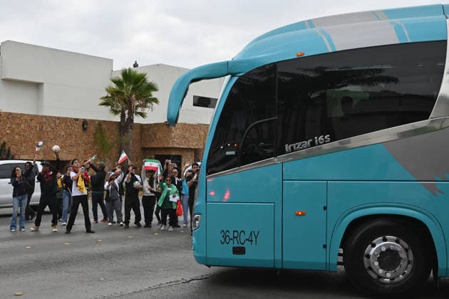 Iranian national team, Nationalteam FIFA World Cup, WM, Weltmeisterschaft, Fussball 2026 leave Tijuana, Mexico camp back home to Iran TIJUANA, MEXICO - JUNE 30: Fans cheer as the bus carrying Iran s players leaves the Marriott Hotel at their Tijuana base camp to the airport ahead of the Iran National Team s departure following its elimination from the 2026 World Cup football tournament in Tijuana, Mexico on Tuesday, June 30, 2026. Carlos A. Moreno Anadolu Tijuana Mexico. Editorial use only. Please get in touch for any other usage.  Copyright: x2026xAnadoluxCarlosxA.xMorenox