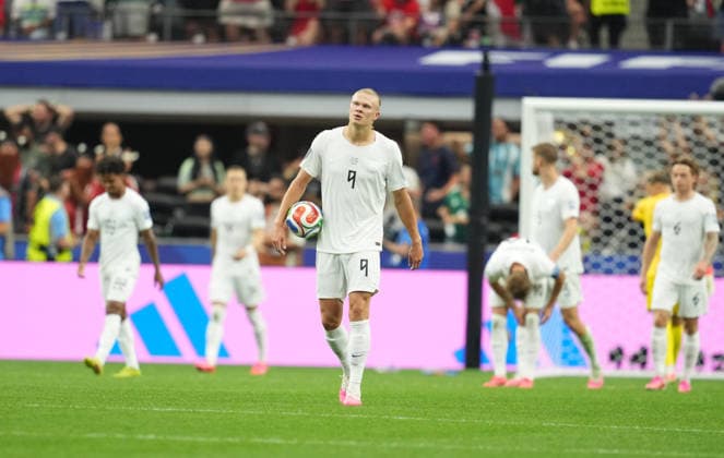 Erling Haaland (Norway) looks on during Ivory Coast and Norway, Round of 32 FIFA World Cup, WM, Weltmeisterschaft, Fussball 2026, Dallas Stadium, Arlington, United States on June 30, 2026. Thor Wegner DeFodi Images. (Photo by DeFodi Images) - *** Erling Haaland of Norway looks on during the match between Ivory Coast and Norway in the Round of 32 of the 2026 FIFA World Cup at Dallas Stadium in Arlington, United States, on June 30, 2026. Photo by DeFodi Images (Thor Wegner)