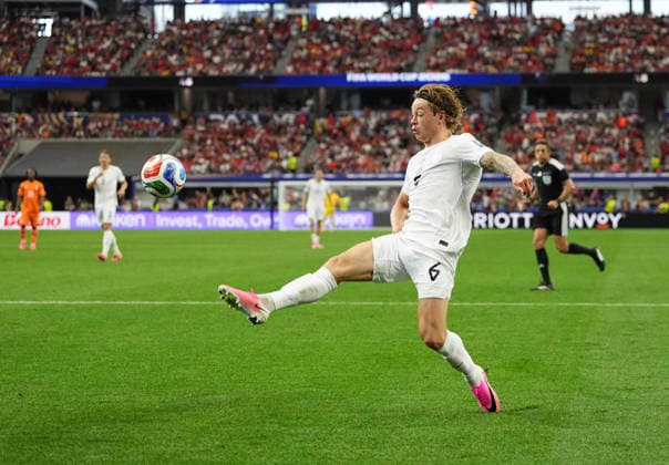 Patrick Berg (Norway) controls the ball during Ivory Coast and Norway, Round of 32 FIFA World Cup, WM, Weltmeisterschaft, Fussball 2026, Dallas Stadium, Arlington, United States on June 30, 2026. Thor Wegner DeFodi Images. (Photo by DeFodi Images) - *** Patrick Berg of Norway controls the ball during the Ivory Coast vs. Norway match in the Round of 32 of the 2026 FIFA World Cup at Dallas Stadium in Arlington, United States, on June 30, 2026. Thor Wegner, DeFodi Images. Photo by DeFodi Images