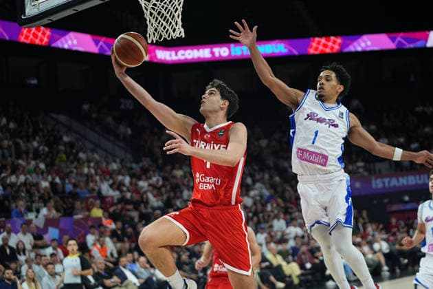 Turkiye v Puerto Rico - FIBA U17, U 17 Basketball World Cup ISTANBUL, TURKIYE - JUNE 30: Demir Ozturk of Turkiye competes with Jeremy Willmore (1) of Puerto Rico during the FIBA U17 Basketball World Cup group phase match between Puerto Rico and Turkiye at the Basketball Development Center in Istanbul, Turkiye on June 30, 2026. Esra Bilgin Anadolu Istanbul Turkey. Editorial use only. Please get in touch for any other usage.  Copyright: x2026xAnadoluxEsraxBilginx
