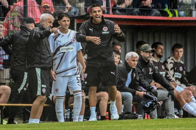 Co-Trainer Peter Nemeth Haron Sabah Trainer Marcel Rapp ( Pauli ) Deutschland , Hamburg , Adolf Jäger Kampfbahn , Fussball , Oberliga Hamburg , 2. Bundesliga , Test , Altona 93 - FC St Pauli *** Assistant Coach Peter Nemeth Haron Sabah Coach Marcel Rapp Pauli Germany, Hamburg, Adolf Jäger Stadium, soccer, Hamburg Oberliga, 2. Bundesliga, friendly, Altona 93 FC St. Pauli