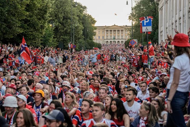 World Cup 2026: Ivory Coast - Norway Oslo 20260630. Norwegian fans celebrate at the Palace Square and Karl Johans Gate after victory in the round of 16 between Ivory Coast and Norway during the 2026 FIFA World Cup, WM, Weltmeisterschaft, Fussball Photo: Cornelius Poppe NTB Oslo Norway EDITORIAL USE ONLY. RESTRICTED USE FOR BETTING COMPANIES Ref:_SPO_BNCVj8FSPNcTr8.jpg *** 2026 World Cup: Ivory Coast vs. Norway, Oslo, June 30, 2026. Norwegian fans celebrate at Palace Square and Karl Johans Gate after Norway’s victory in the round of 16 against Ivory Coast during the 2026 FIFA World Cup. Photo by Cornelius Poppe, NTB, Oslo, Norway. EDITORIAL USE ONLY. RESTRICTED USE FOR BETTING COMPANIES  Copyright: xCorneliusxPoppex xNTBx