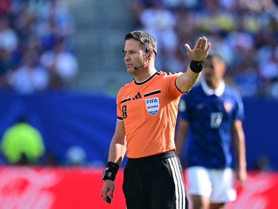 France v Sweden - FIFA World Cup, WM, Weltmeisterschaft, Fussball 2026 - Round of 32 NEW JERSEY, USA - JUNE 30: Referee Danny Desmond Makkelie is seen during the 2026 FIFA World Cup Round of 32 match between France and Sweden at New Jersey Stadium (MetLife Stadium) in East Rutherford, New Jersey, USA, on June 30, 2026. Abdulhamid Hosbas Anadolu New Jersey United States. Editorial use only. Please get in touch for any other usage.  Copyright: x2026xAnadoluxAbdulhamidxHosbasx