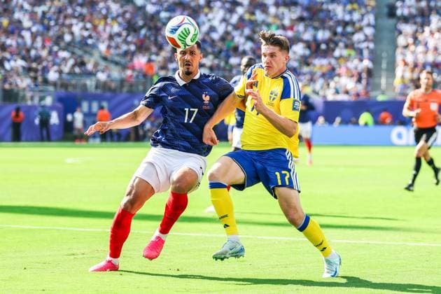 RECORD DATE NOT STATED FIFA World Cup, WM, Weltmeisterschaft, Fussball 2026 - Round of 32 - France v Sweden William Saliba player of France and Viktor Gyokeres player of Sweden during the FIFA World Cup 2026 Round of 32 match between France and Sweden at New York New Jersey Stadium, in East Rutherford, United States, on Tuesday, June 30, 2026.(Foto: William Volcov Brazil Photo Press IMAGO) Sports East Rutherford NJ United States of America Copyright: xWILLIAMxVOLCOVx